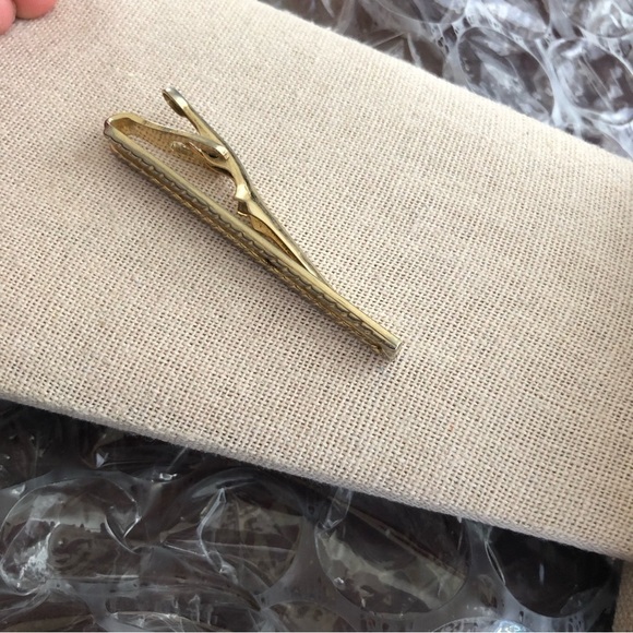 Vintage Signed Avon Tie Clip - Picture 2 of 4